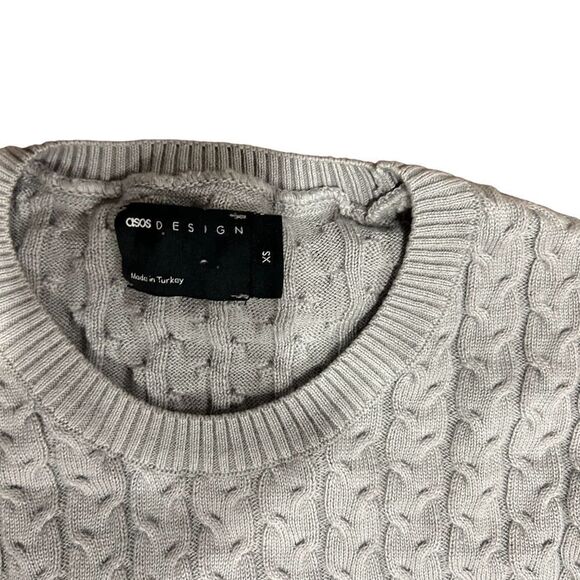 ASOS DESIGN muscle fit lightweight cable Crewneck Sweater in gray - Picture 7 of 10